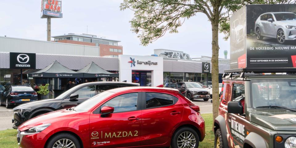 voorkant Mazda Showroom